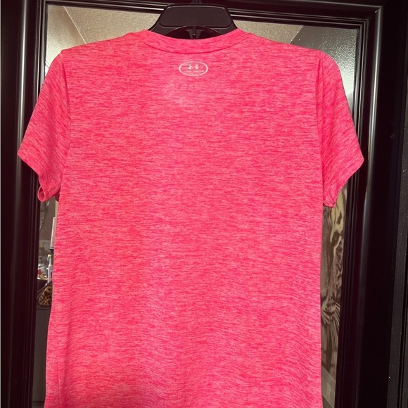 🔥3 for $25🔥 EUC- HOT PINK UNDER ARMOUR HEAT GEAR ATHLETIC TOP SZ M - Picture 6 of 6